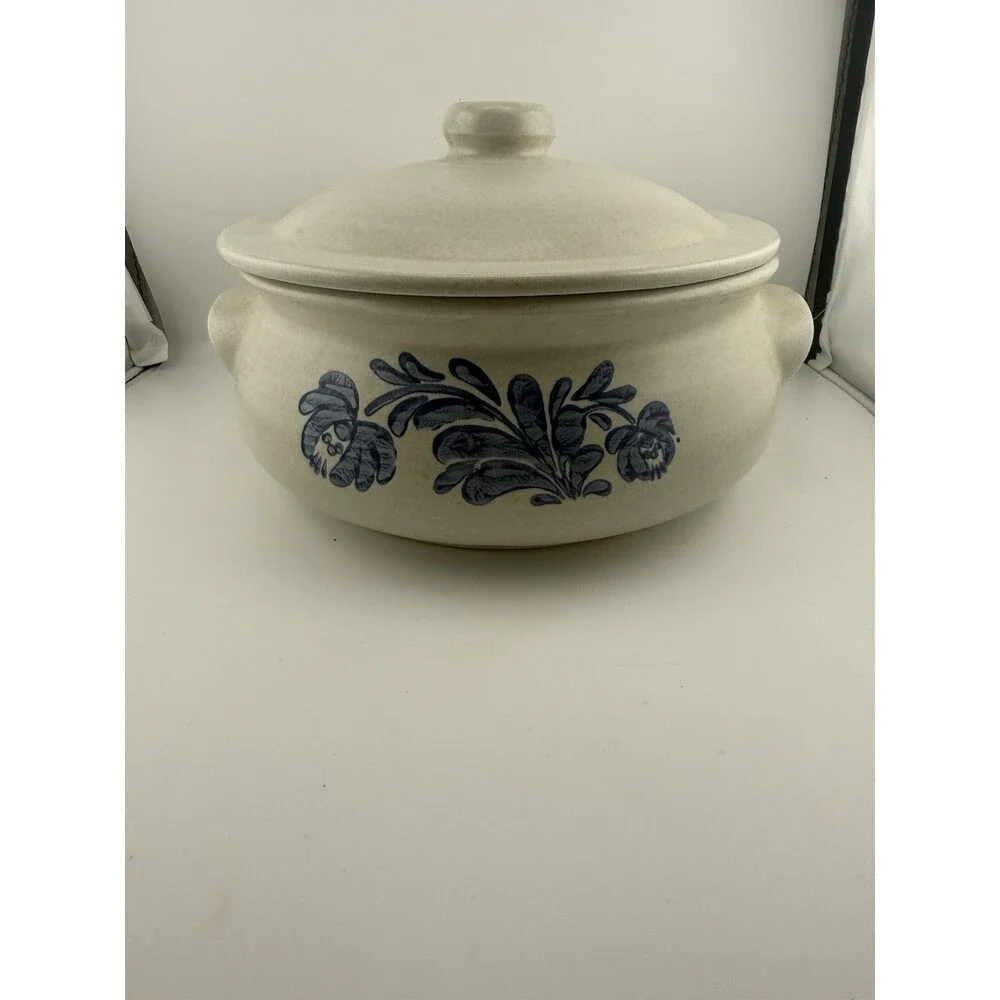 Vintage Pfaltzgraff Yorktowne 2 qt. Covered Casserole w/Lid